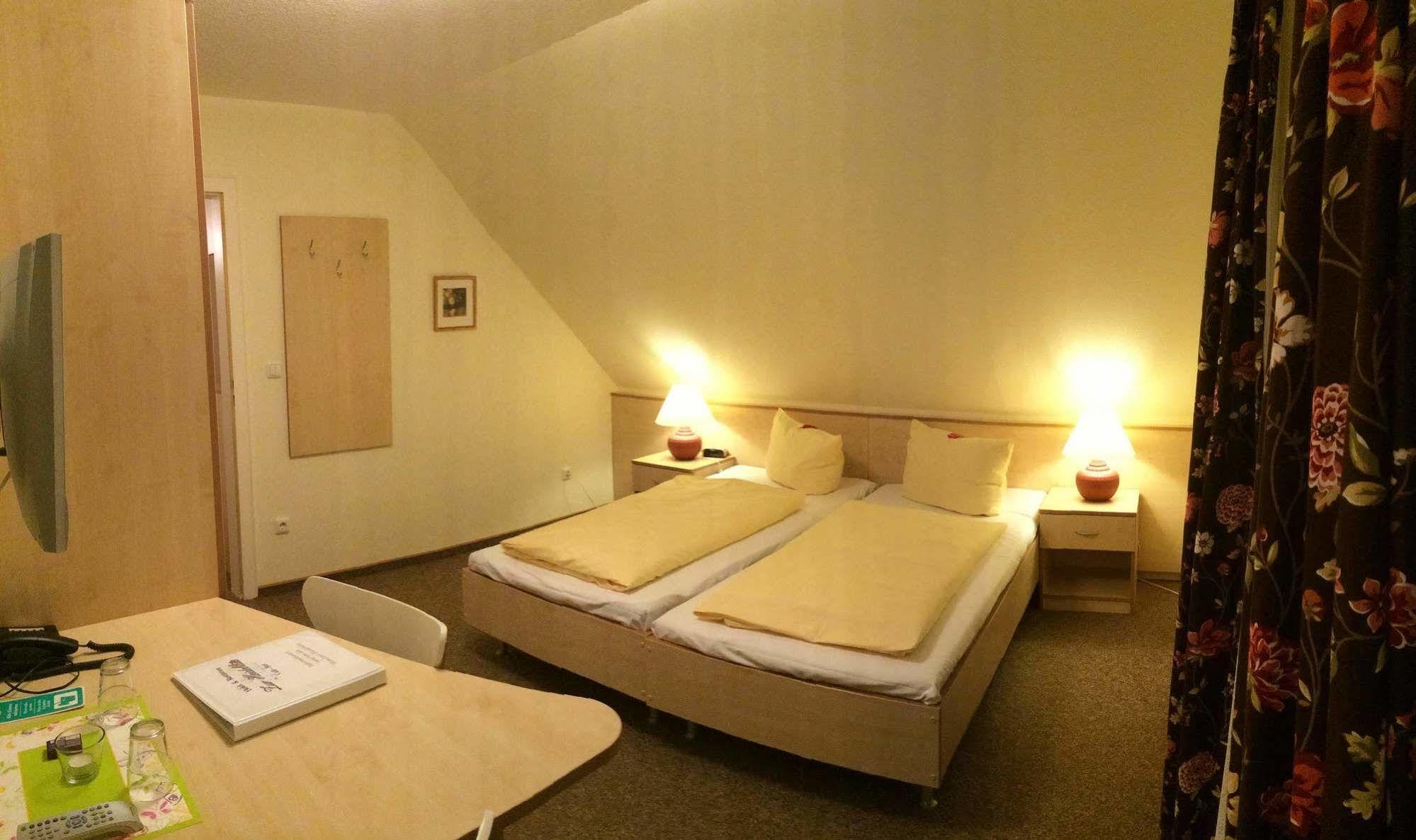 Hotel Zur Heidebluete Hambühren Eksteriør bilde